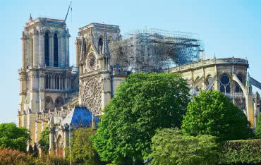 Zamocowania fischer zostaną przekazane na odbudowę Notre Dame