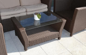 Piękno kamienia i odporność betonu. Przewodnik po płytach tarasowych na polskie zimy