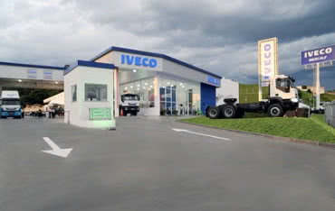 Ekologiczny dach salonu samochodowego Iveco w Brazylii